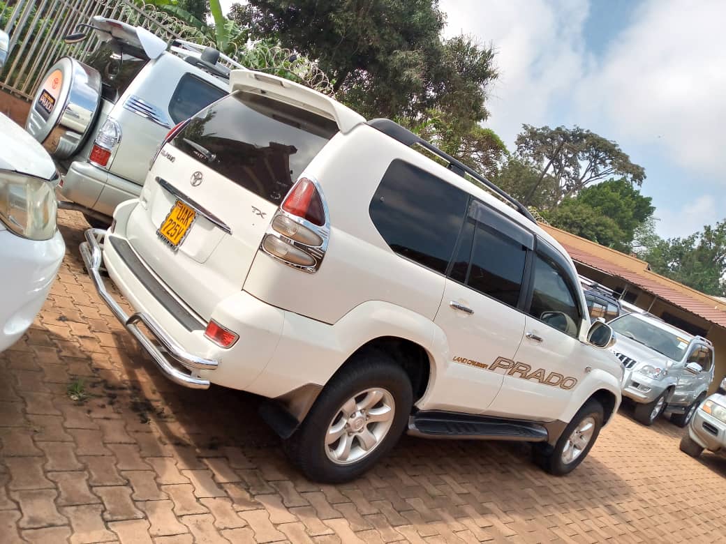Rent a Landcruiser Ronaldo with a driver in Uganda